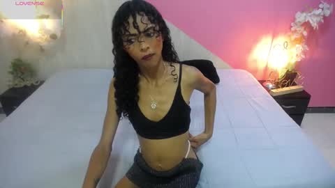 becky_lynch_102 online show from November 2025 05:19:01 PM