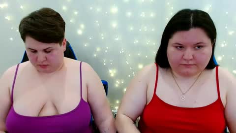 Snapshot of beckyandellen chatting on April 2026 11:45:02 AM BeckyAndEllen online show from April 2026 11:45:02 AM
