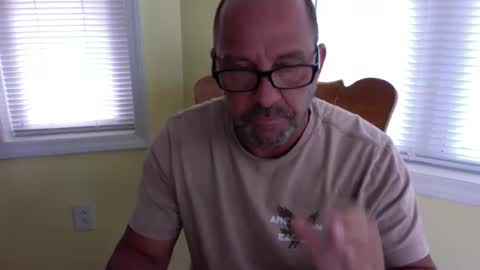 Snapshot of beer0106 chatting on April 2026 07:27:02 PM Luckyone online show from April 2026 07:27:02 PM