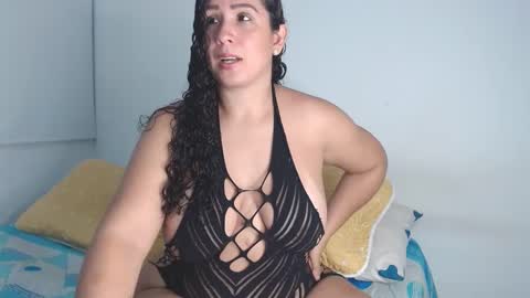 Snapshot of bela_hadid05 chatting on October 2025 11:48:02 PM hadid online show from October 2025 11:48:02 PM