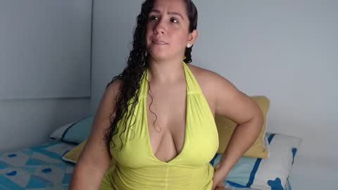 Snapshot of bela_hadid05 chatting on October 2025 12:22:02 AM hadid online show from October 2025 12:22:02 AM