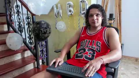 independent model online show from November 2025 11:03:01 PM