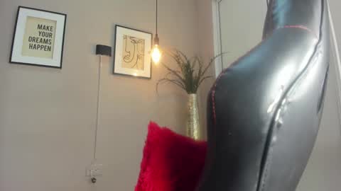 Snapshot of belinda_hills chatting on December 2024 11:17:01 PM belinda online show from December 2024 11:17:01 PM