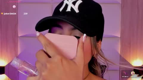 Snapshot of bella1207 chatting on October 2025 08:43:02 PM Bella cam online show from October 2025 08:43:02 PM