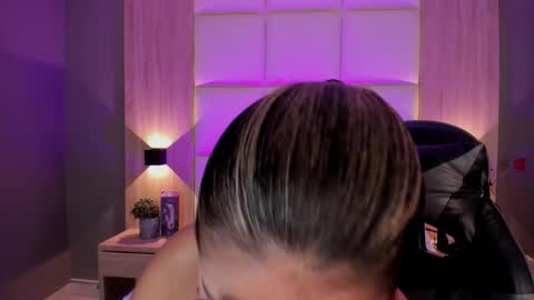 Snapshot of bella1207 chatting on October 2025 08:09:02 PM Bella cam online show from October 2025 08:09:02 PM