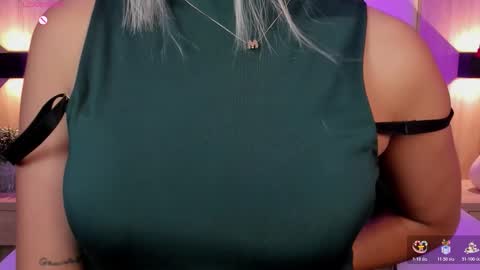 Snapshot of bella1207 chatting on November 2025 07:58:01 PM Bella cam online show from November 2025 07:58:01 PM