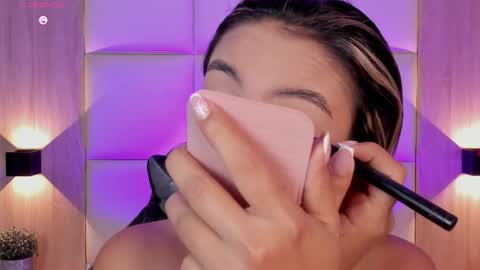 Snapshot of bella1207 chatting on November 2025 07:32:02 PM Bella cam online show from November 2025 07:32:02 PM