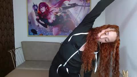 Snapshot of bella__rouse_ chatting on November 2025 01:17:02 PM Bella online show from November 2025 01:17:02 PM