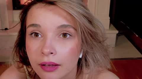 Snapshot of bella_alita chatting on January 2025 02:57:01 AM lita online show from January 2025 02:57:01 AM