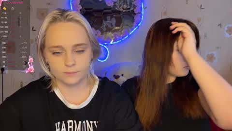 bella_and_alice online show from December 2025 10:13:01 AM