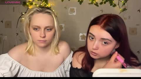 bella_and_alice online show from May 2026 06:05:01 PM