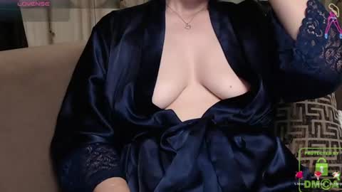 Snapshot of bella_antoniaxo chatting on June 2026 08:28:02 AM Antonia online show from June 2026 08:28:02 AM
