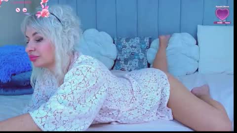 Snapshot of bella_barby chatting on November 2025 07:43:01 AM Bella online show from November 2025 07:43:01 AM