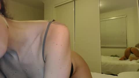 Bella online show from October 2025 10:45:01 AM