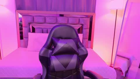 Snapshot of bella_clark2 chatting on February 2026 12:09:02 AM Bella online show from February 2026 12:09:02 AM