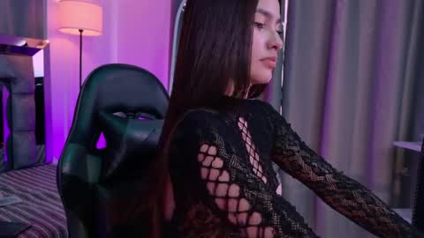 Snapshot of bella_clark2 chatting on April 2026 09:52:01 PM Bella online show from April 2026 09:52:01 PM