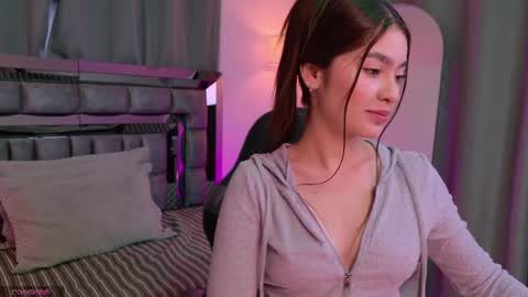 Snapshot of bella_clark2 chatting on April 2026 01:23:01 PM Bella online show from April 2026 01:23:01 PM