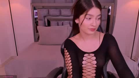 Bella  online show from May 2026 08:37:01 PM