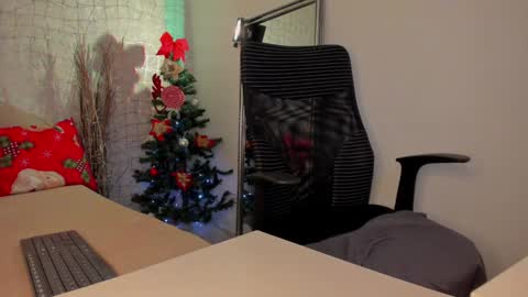 Snapshot of bella_desi chatting on December 2024 03:10:02 PM Dessi online show from December 2024 03:10:02 PM