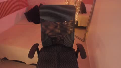 Snapshot of bella_desi chatting on January 2025 12:47:02 PM Dessi online show from January 2025 12:47:02 PM
