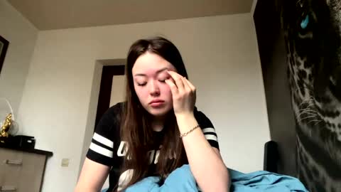 Snapshot of bella_dolletares chatting on April 2026 02:33:01 AM Hanna here Welcome online show from April 2026 02:33:01 AM