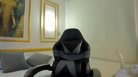 Snapshot of bella_fernand chatting on March 2026 07:06:02 PM B E L L A online show from March 2026 07:06:02 PM