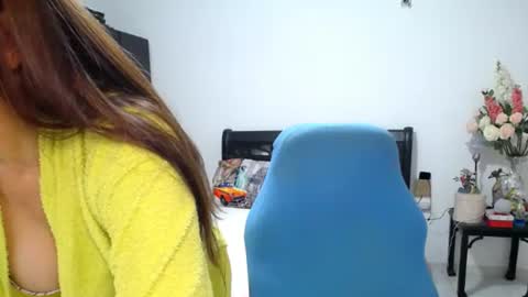 Snapshot of bella_ghisell chatting on July 2026 06:05:01 PM Bella online show from July 2026 06:05:01 PM