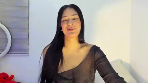 Snapshot of bella_hadid1_ chatting on April 2026 08:45:02 AM Laura online show from April 2026 08:45:02 AM