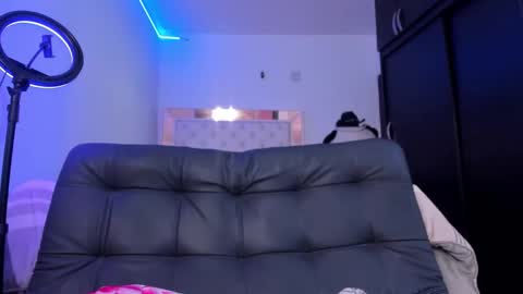 Snapshot of bella_hamilton chatting on March 2026 02:18:01 AM bella_hamilton online show from March 2026 02:18:01 AM