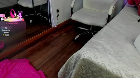 Snapshot of bella_lane_ chatting on April 2026 03:40:02 AM Bella online show from April 2026 03:40:02 AM