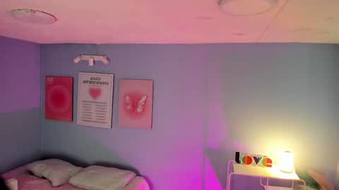 Snapshot of bella_lane_ chatting on April 2026 07:47:01 PM Bella online show from April 2026 07:47:01 PM