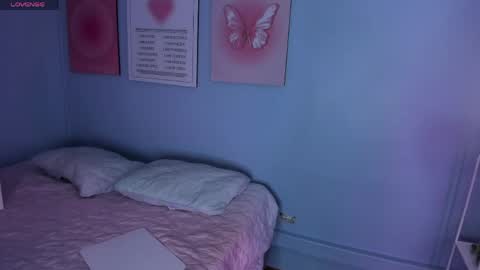 Snapshot of bella_lane_ chatting on April 2026 09:39:33 PM Bella online show from April 2026 09:39:33 PM