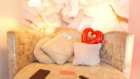 Snapshot of bella_moonlight_cr chatting on July 2026 04:27:02 AM BELLA online show from July 2026 04:27:02 AM