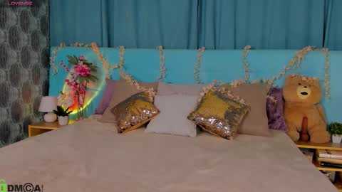 Bella online show from October 2025 12:04:01 AM