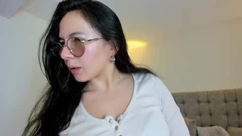 Bella online show from May 2026 07:44:02 PM