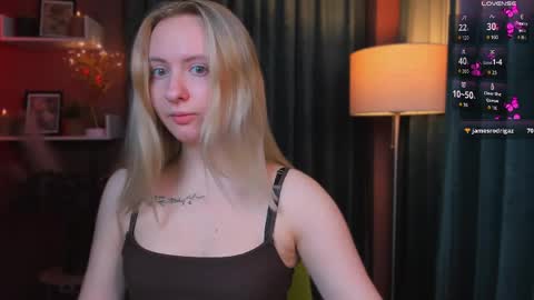 Snapshot of bella_sunshine1 chatting on April 2026 09:39:33 PM alexa online show from April 2026 09:39:33 PM
