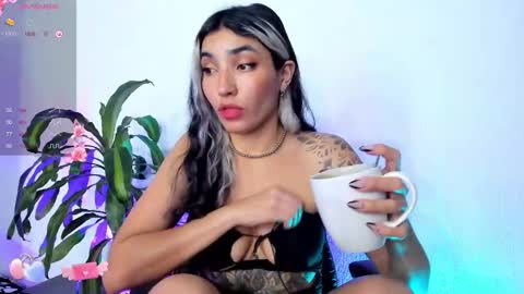 Bella online show from December 2024 10:43:01 PM