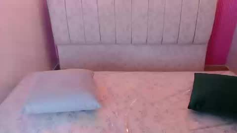 Bella online show from September 2025 09:36:01 PM