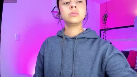 Snapshot of bella_walker_ chatting on March 2026 08:25:01 PM BELLA online show from March 2026 08:25:01 PM