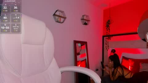 Snapshot of bella_walker_ chatting on April 2026 04:37:01 PM BELLA online show from April 2026 04:37:01 PM