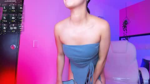 Snapshot of bella_walker_ chatting on April 2026 09:05:02 PM BELLA online show from April 2026 09:05:02 PM