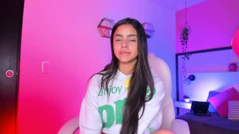 Snapshot of bella_walker_ chatting on April 2026 09:09:02 PM BELLA online show from April 2026 09:09:02 PM