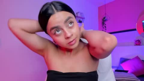 Snapshot of bella_walker_ chatting on April 2026 10:12:01 PM BELLA online show from April 2026 10:12:01 PM