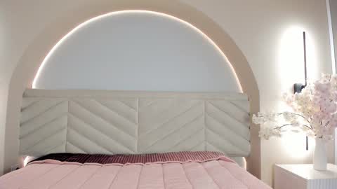 Snapshot of bella_williiams_ chatting on February 2026 12:04:02 PM Bella online show from February 2026 12:04:02 PM