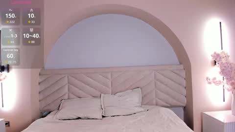 Snapshot of bella_williiams_ chatting on February 2026 12:04:02 PM Bella online show from February 2026 12:04:02 PM