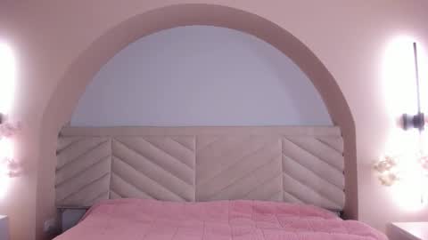 Snapshot of bella_williiams_ chatting on March 2026 12:19:01 PM Bella online show from March 2026 12:19:01 PM