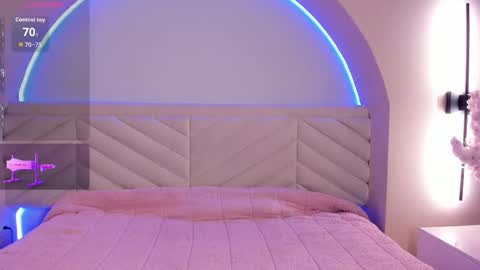 Snapshot of bella_williiams_ chatting on March 2026 12:16:02 PM Bella online show from March 2026 12:16:02 PM