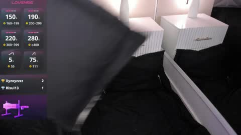 Snapshot of bella_williiams_ chatting on April 2026 01:52:02 PM Bella online show from April 2026 01:52:02 PM