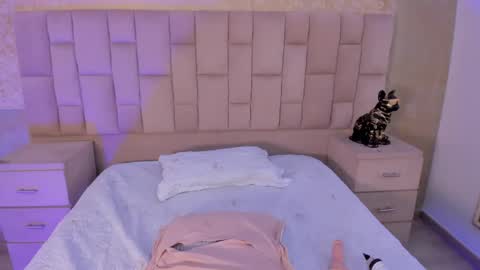 bellaastorm online show from February 2025 04:17:02 PM