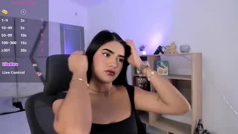 bellaastorm online show from September 2025 01:56:01 PM